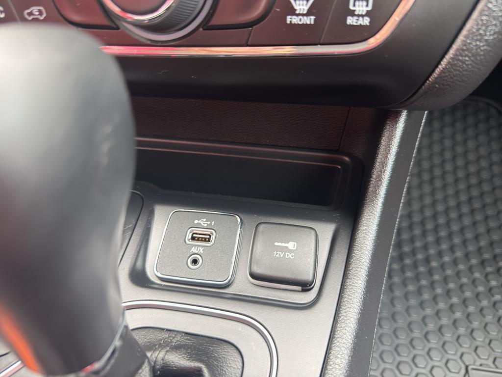 used 2020 Jeep Cherokee car, priced at $18,995