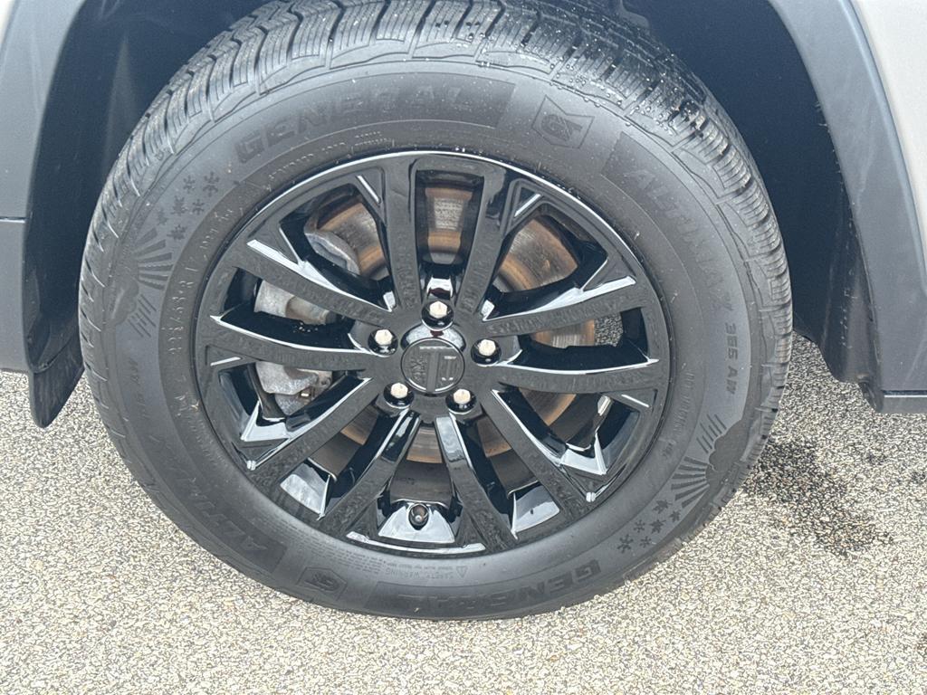 used 2020 Jeep Cherokee car, priced at $18,995