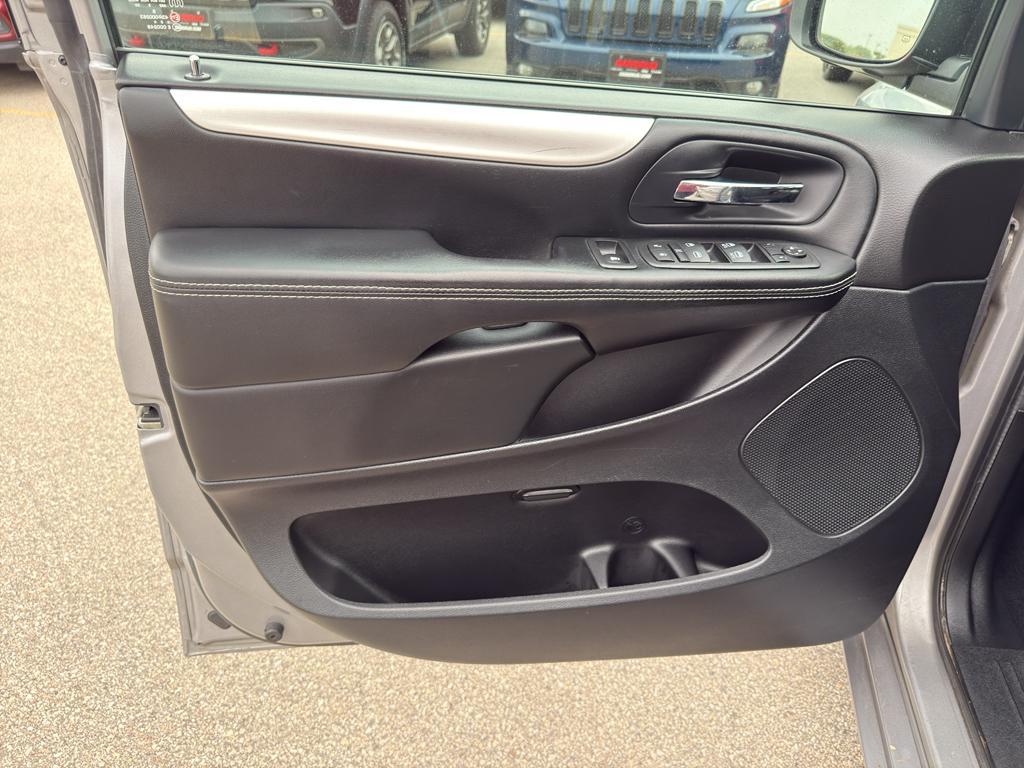 used 2015 Dodge Grand Caravan car, priced at $9,995