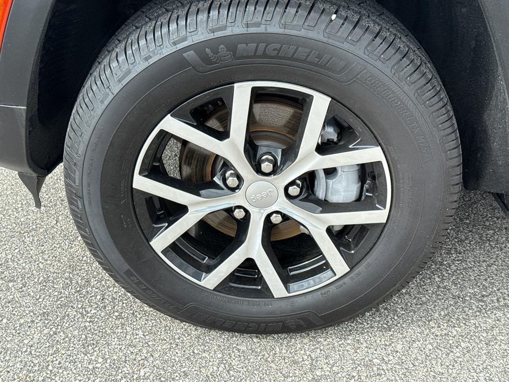 used 2024 Jeep Grand Cherokee car, priced at $39,795