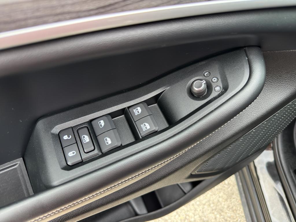 used 2024 Jeep Grand Cherokee car, priced at $39,795