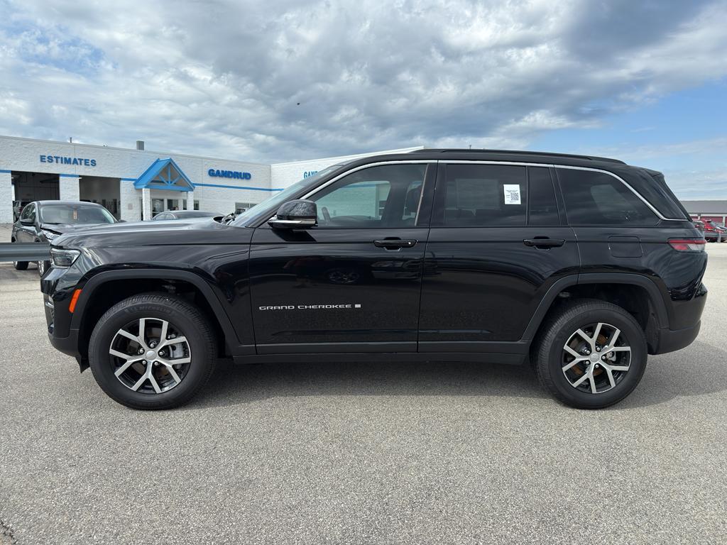 used 2024 Jeep Grand Cherokee car, priced at $39,795