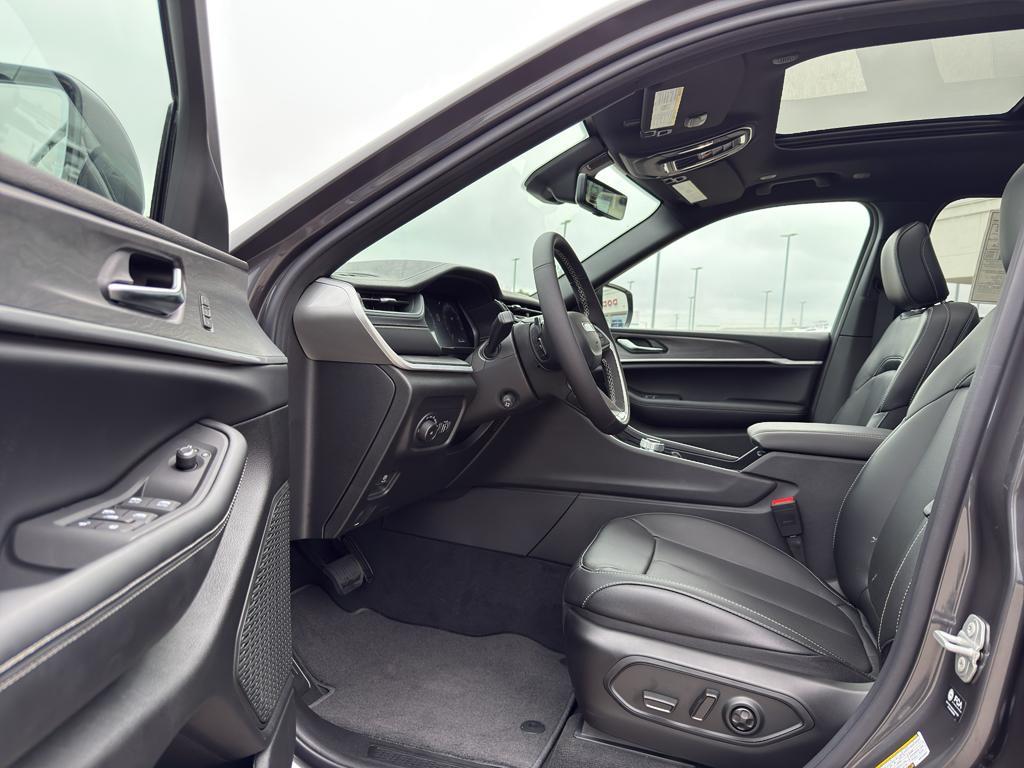 new 2025 Jeep Grand Cherokee L car, priced at $53,083