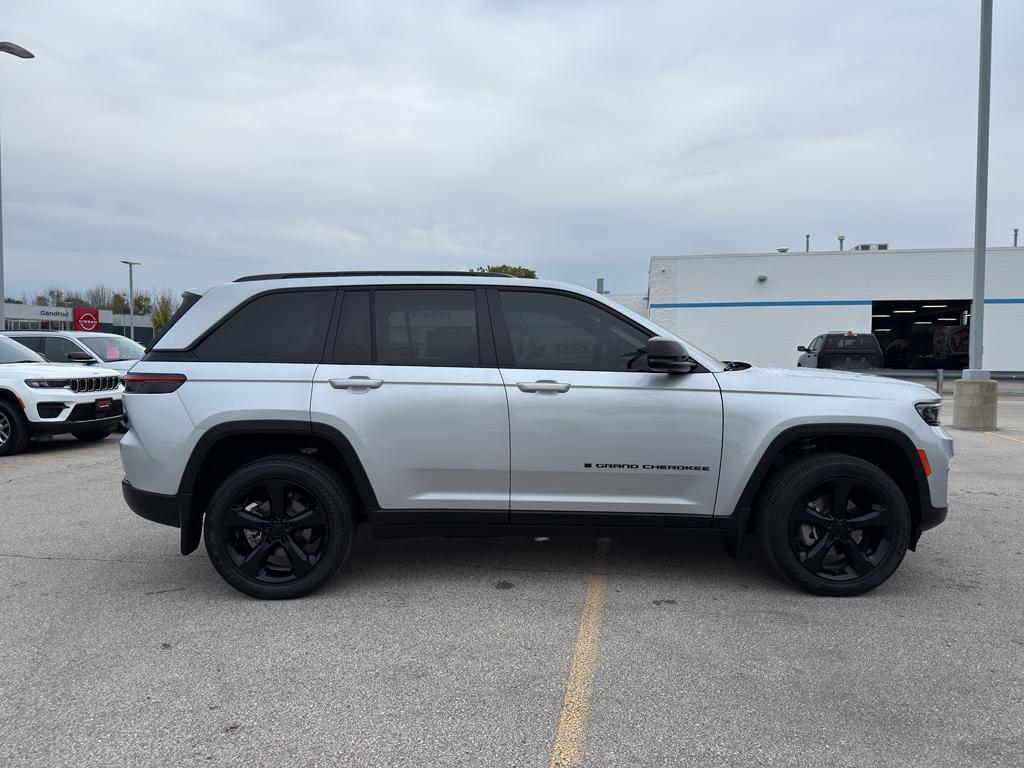 used 2022 Jeep Grand Cherokee car, priced at $32,995