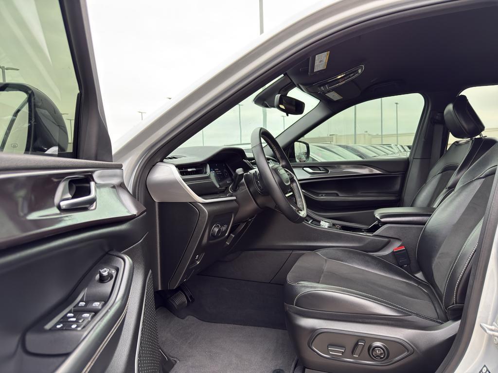 used 2022 Jeep Grand Cherokee car, priced at $32,995