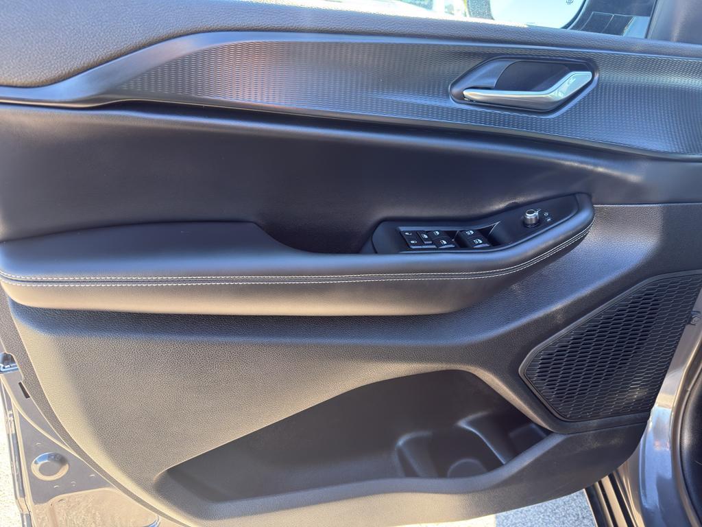 used 2025 Jeep Grand Cherokee L car, priced at $39,195