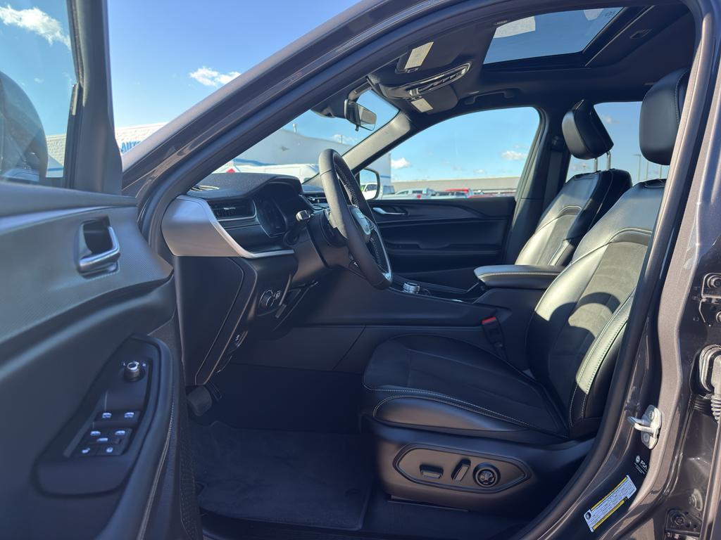 used 2025 Jeep Grand Cherokee L car, priced at $39,195