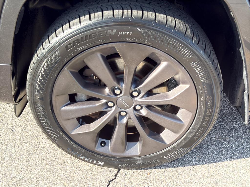 used 2020 Jeep Cherokee car, priced at $19,595