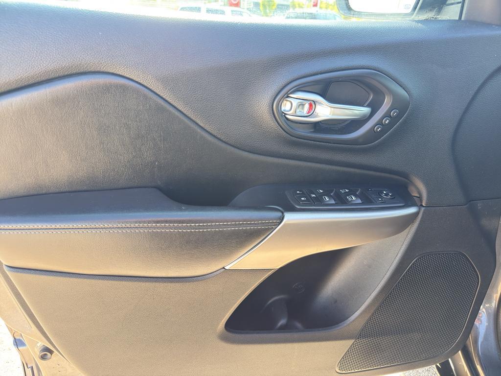 used 2020 Jeep Cherokee car, priced at $19,595