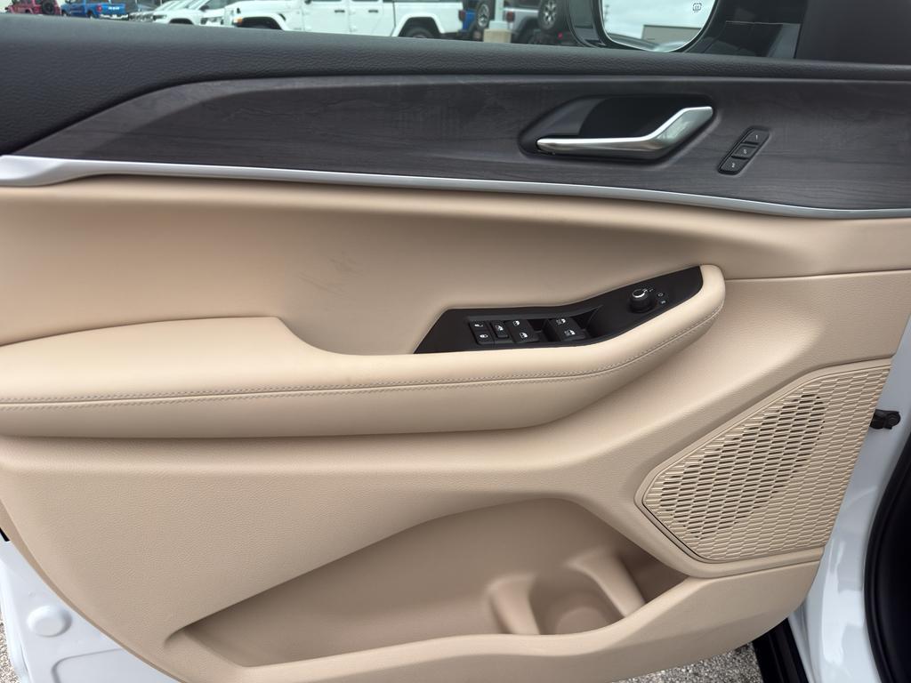 new 2025 Jeep Grand Cherokee car