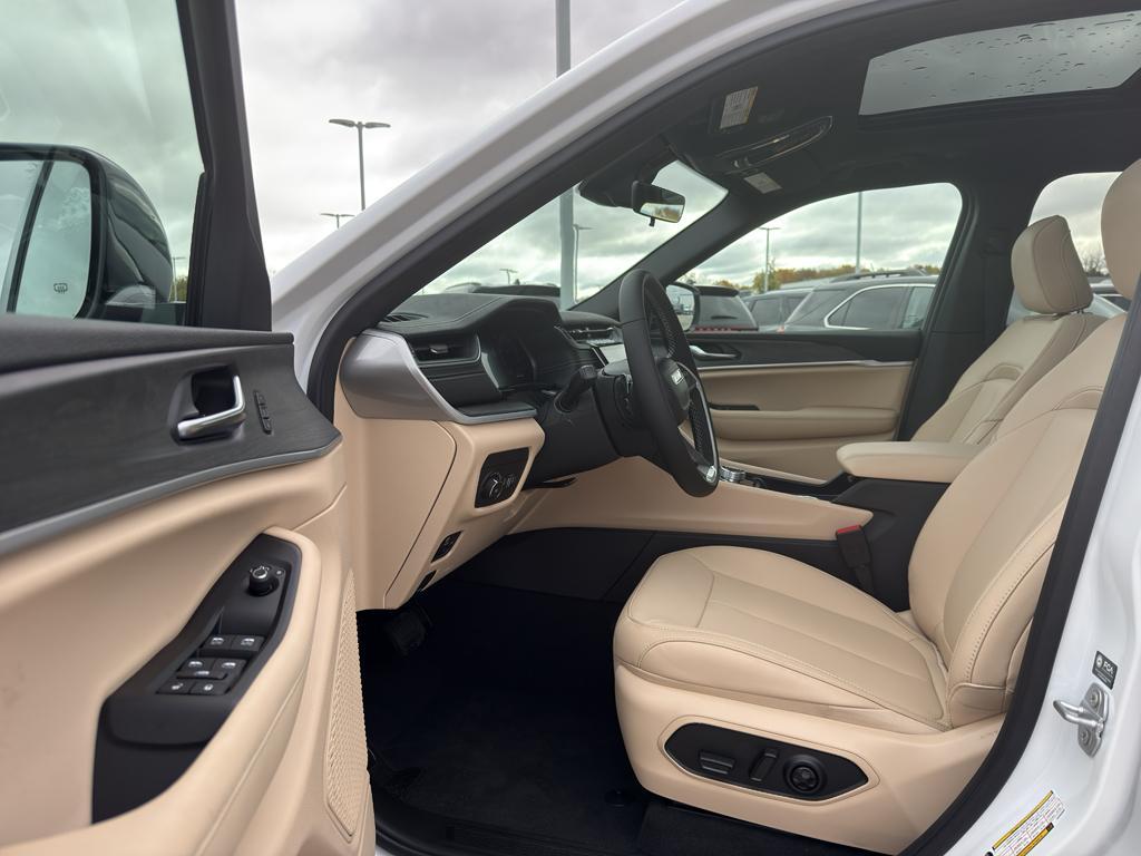 new 2025 Jeep Grand Cherokee car