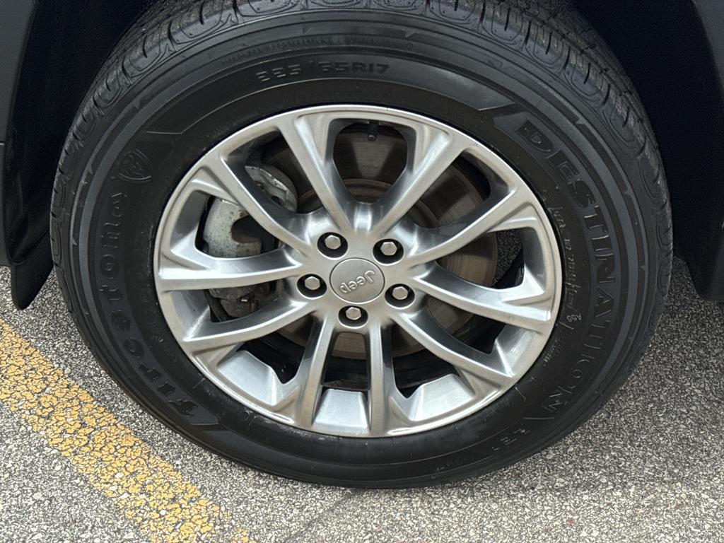 used 2021 Jeep Cherokee car, priced at $24,795