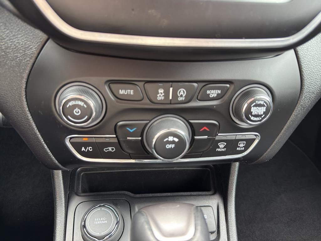 used 2021 Jeep Cherokee car, priced at $24,795