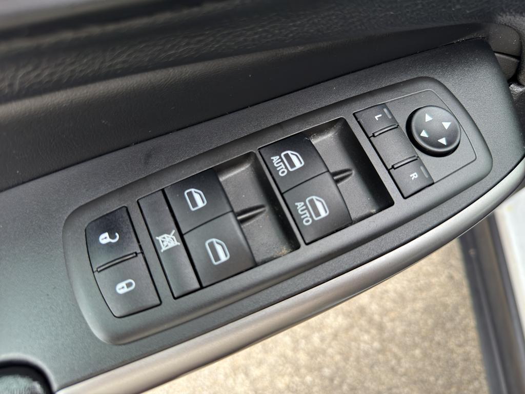 used 2021 Jeep Cherokee car, priced at $24,795