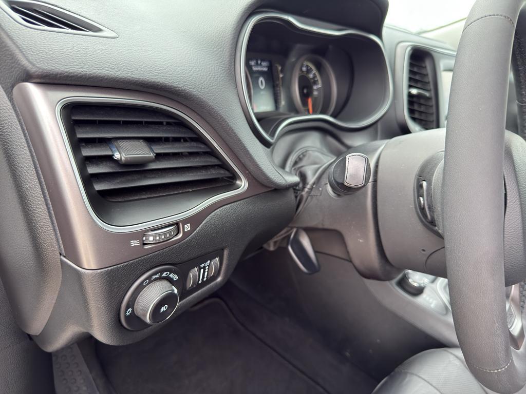 used 2021 Jeep Cherokee car, priced at $24,795