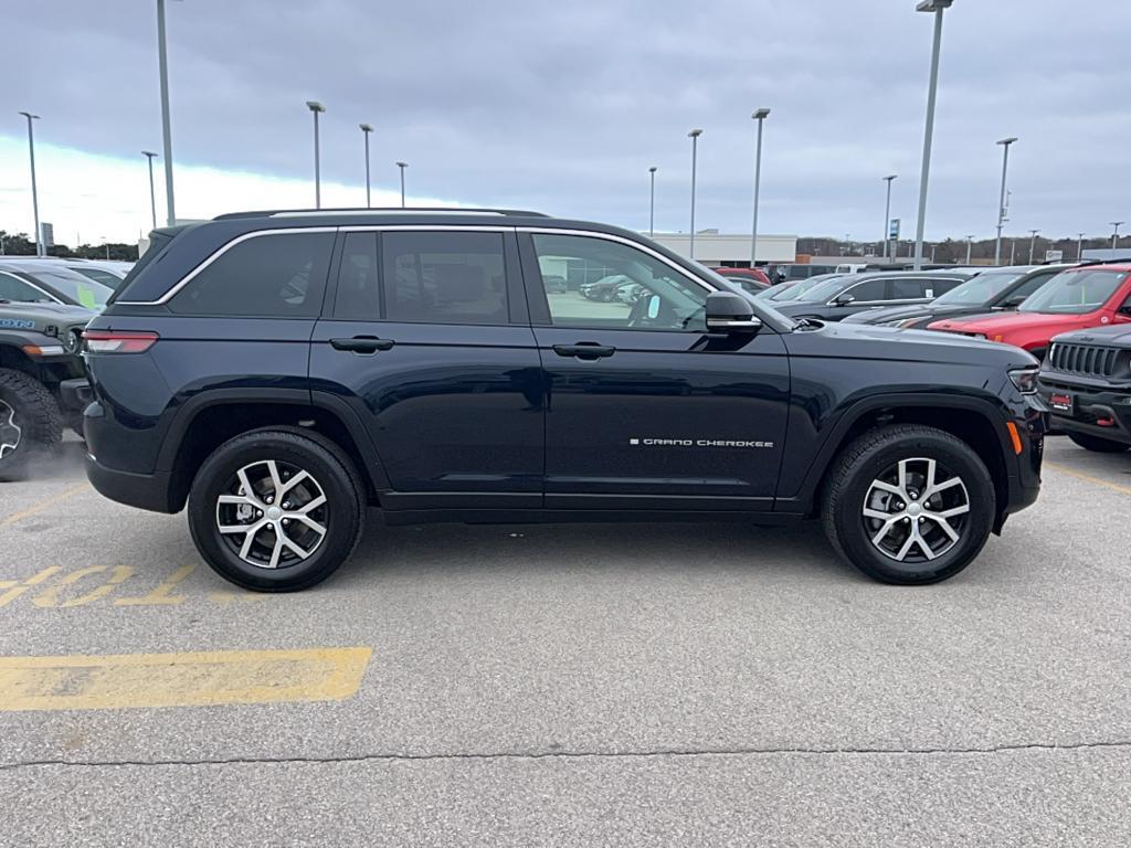 used 2024 Jeep Grand Cherokee car, priced at $40,995