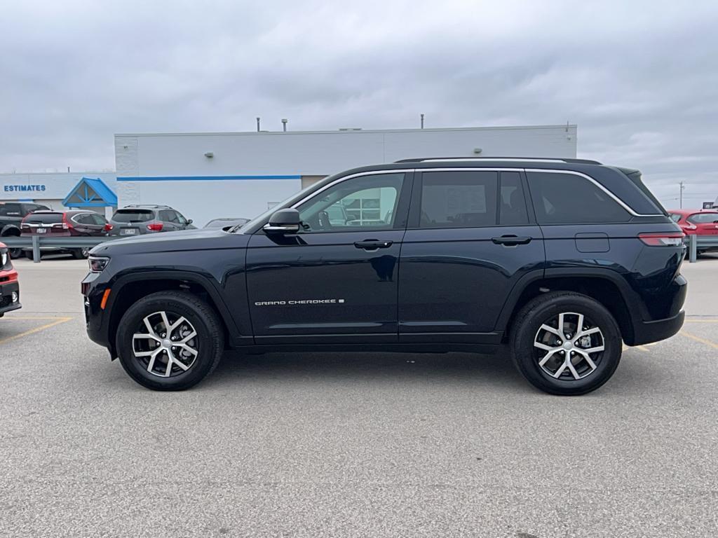 used 2024 Jeep Grand Cherokee car, priced at $40,995