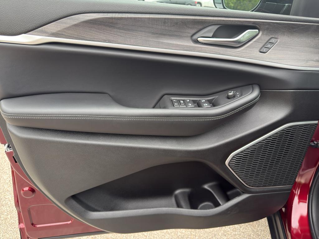 new 2025 Jeep Grand Cherokee car, priced at $56,209