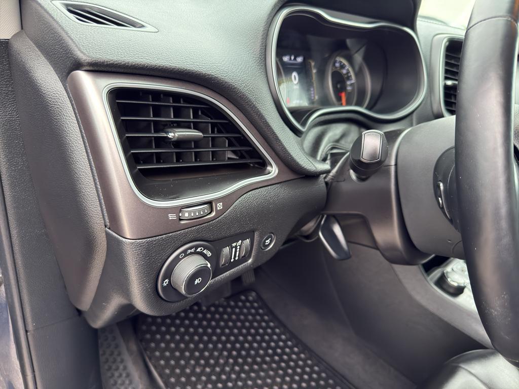 used 2020 Jeep Cherokee car, priced at $19,295