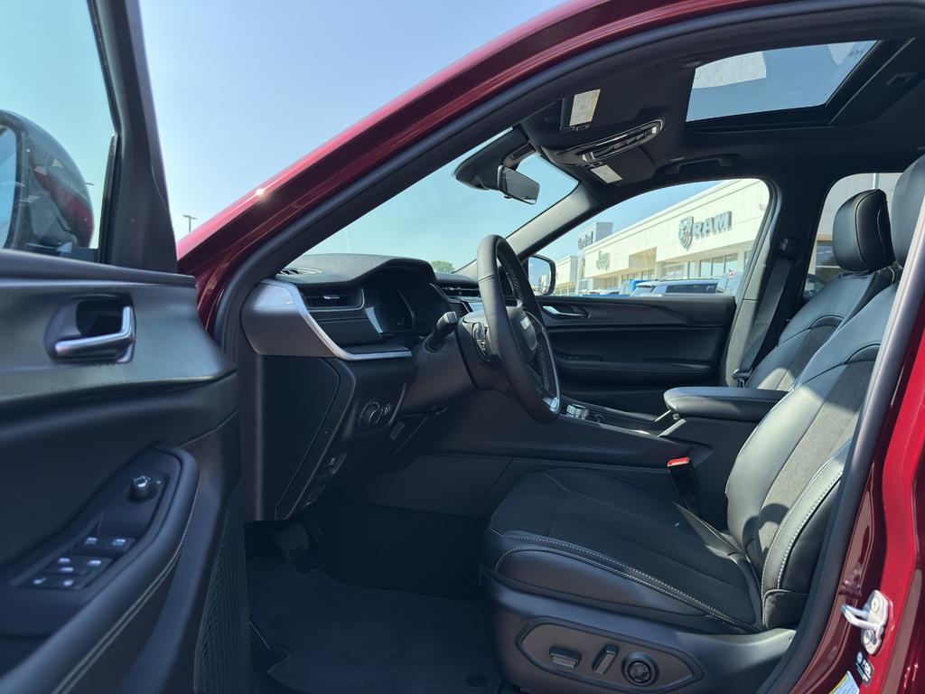 new 2025 Jeep Grand Cherokee L car, priced at $47,438