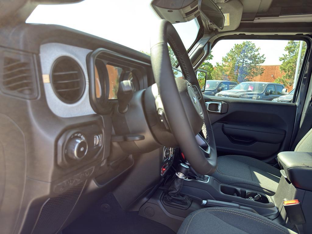 new 2025 Jeep Wrangler car, priced at $53,672