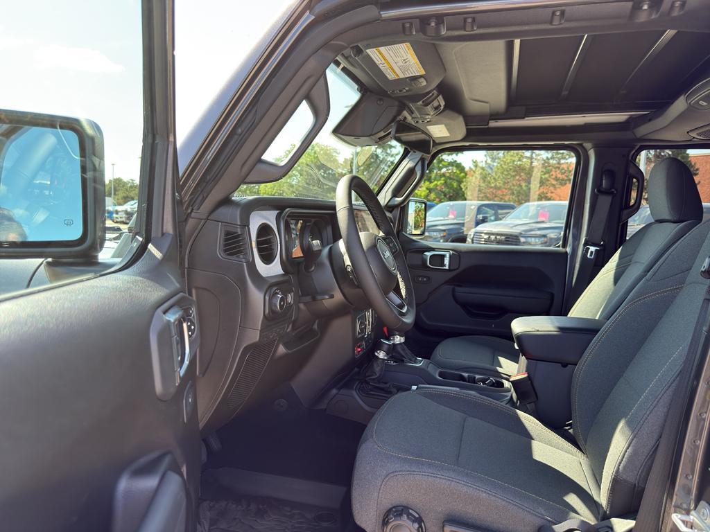 new 2025 Jeep Wrangler car, priced at $53,672