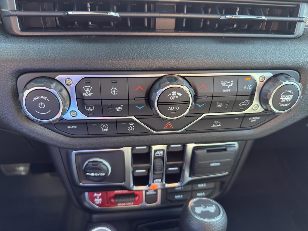 new 2025 Jeep Wrangler car, priced at $53,672