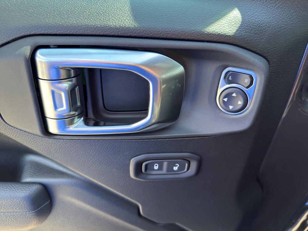 new 2025 Jeep Wrangler car, priced at $53,672