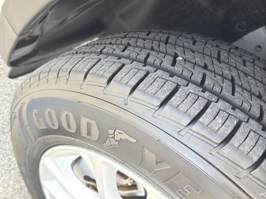used 2020 Jeep Cherokee car, priced at $19,995
