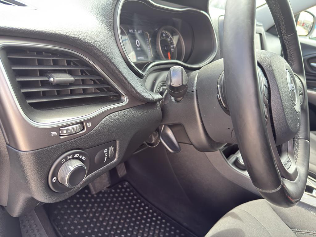 used 2020 Jeep Cherokee car, priced at $19,995