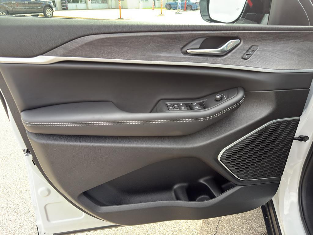 new 2025 Jeep Grand Cherokee car, priced at $55,662
