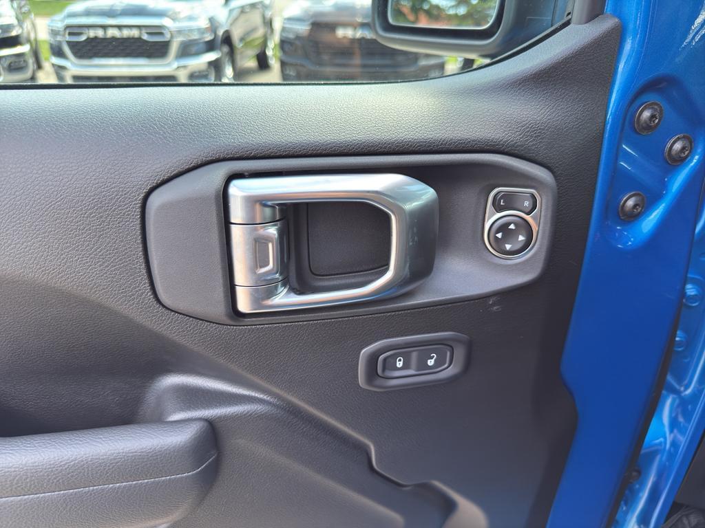new 2025 Jeep Wrangler car, priced at $60,234
