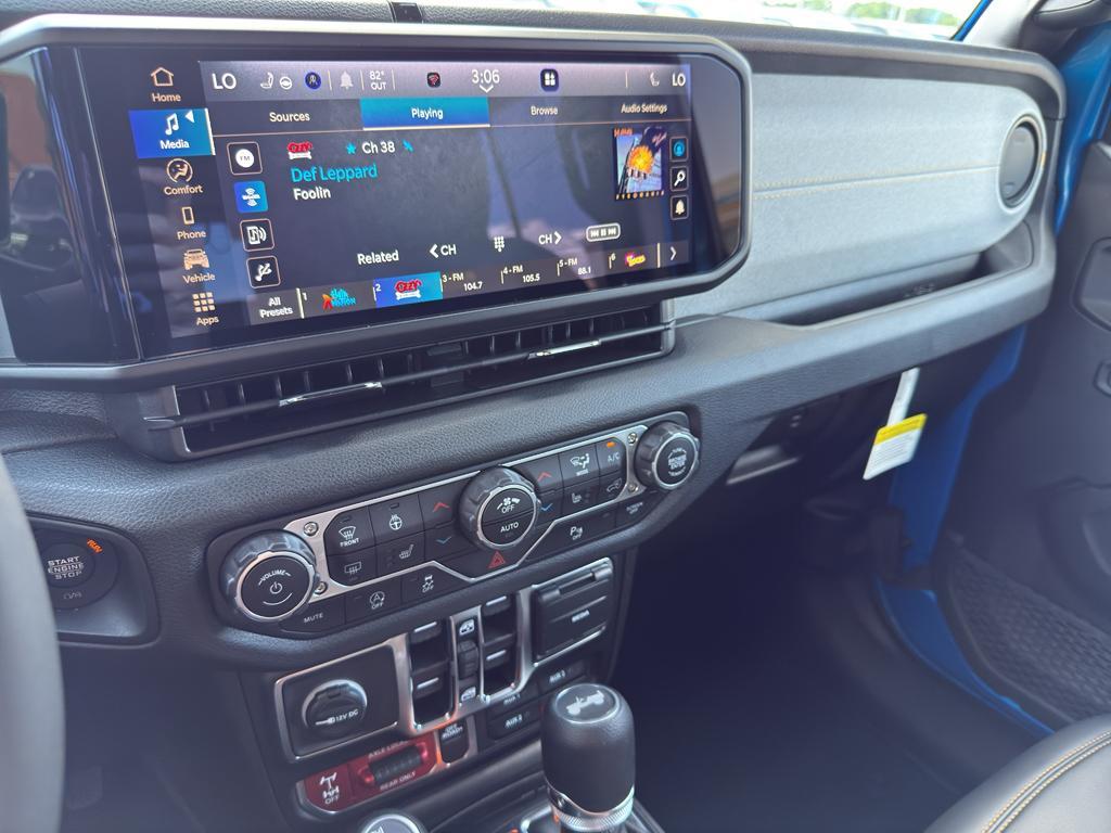 new 2025 Jeep Wrangler car, priced at $60,234