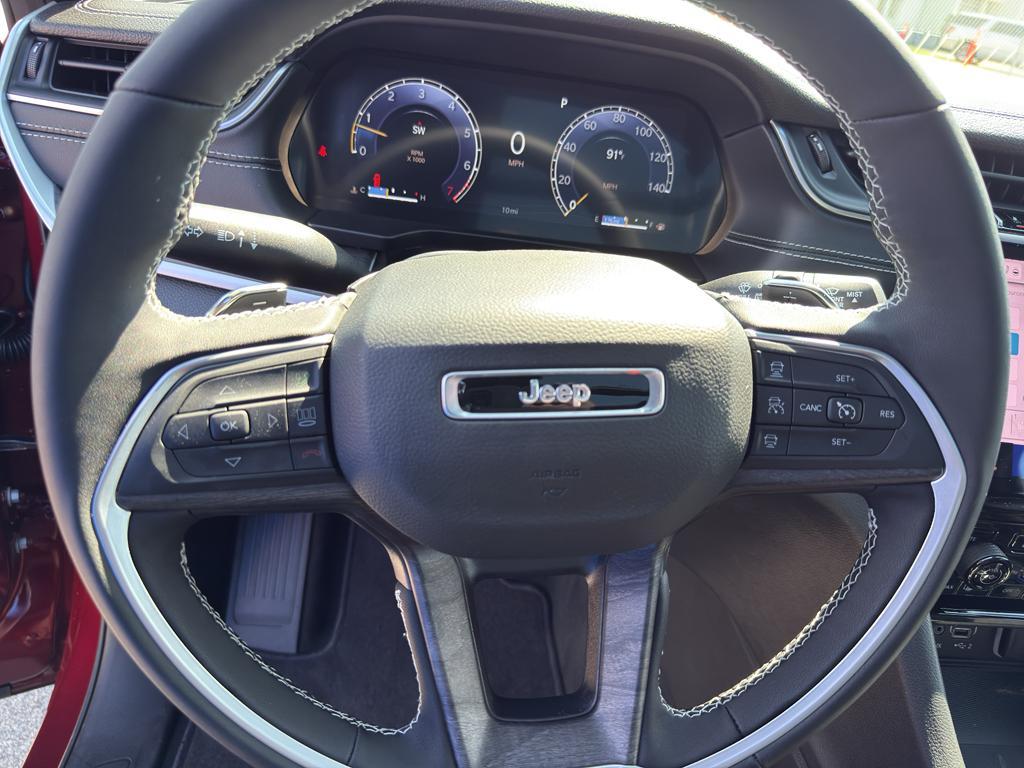 new 2025 Jeep Grand Cherokee car, priced at $55,998