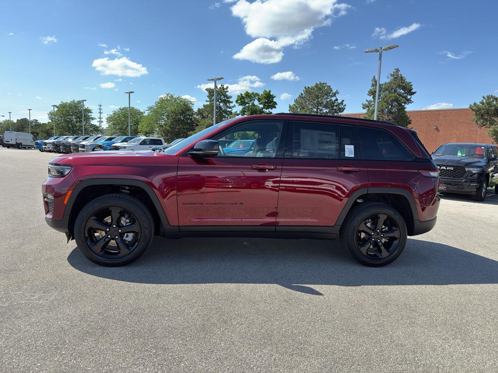 new 2025 Jeep Grand Cherokee car, priced at $55,998