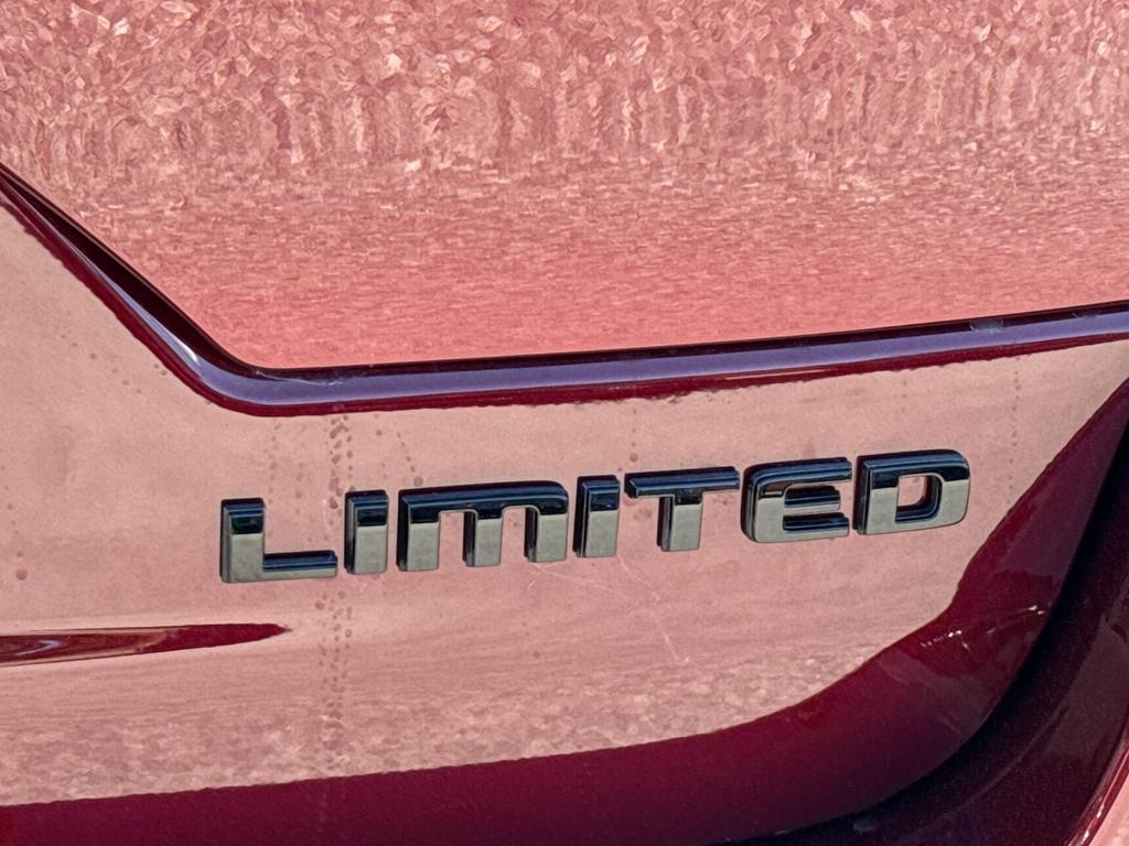 new 2025 Jeep Grand Cherokee car, priced at $55,998