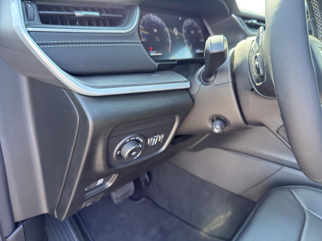 new 2025 Jeep Grand Cherokee car, priced at $55,998