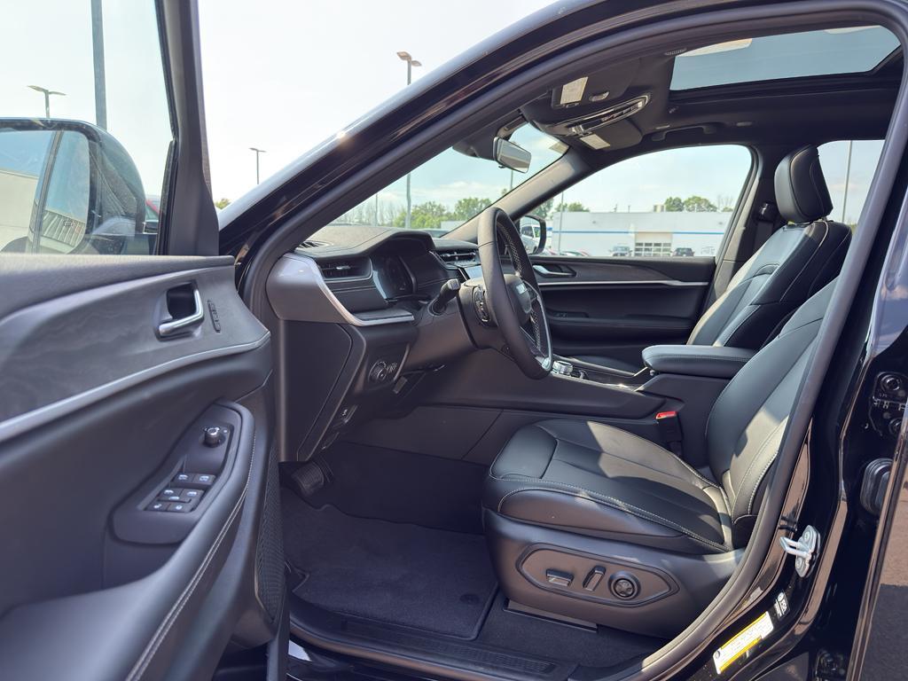 new 2025 Jeep Grand Cherokee L car, priced at $53,830