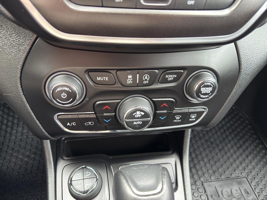 used 2022 Jeep Cherokee car, priced at $27,495