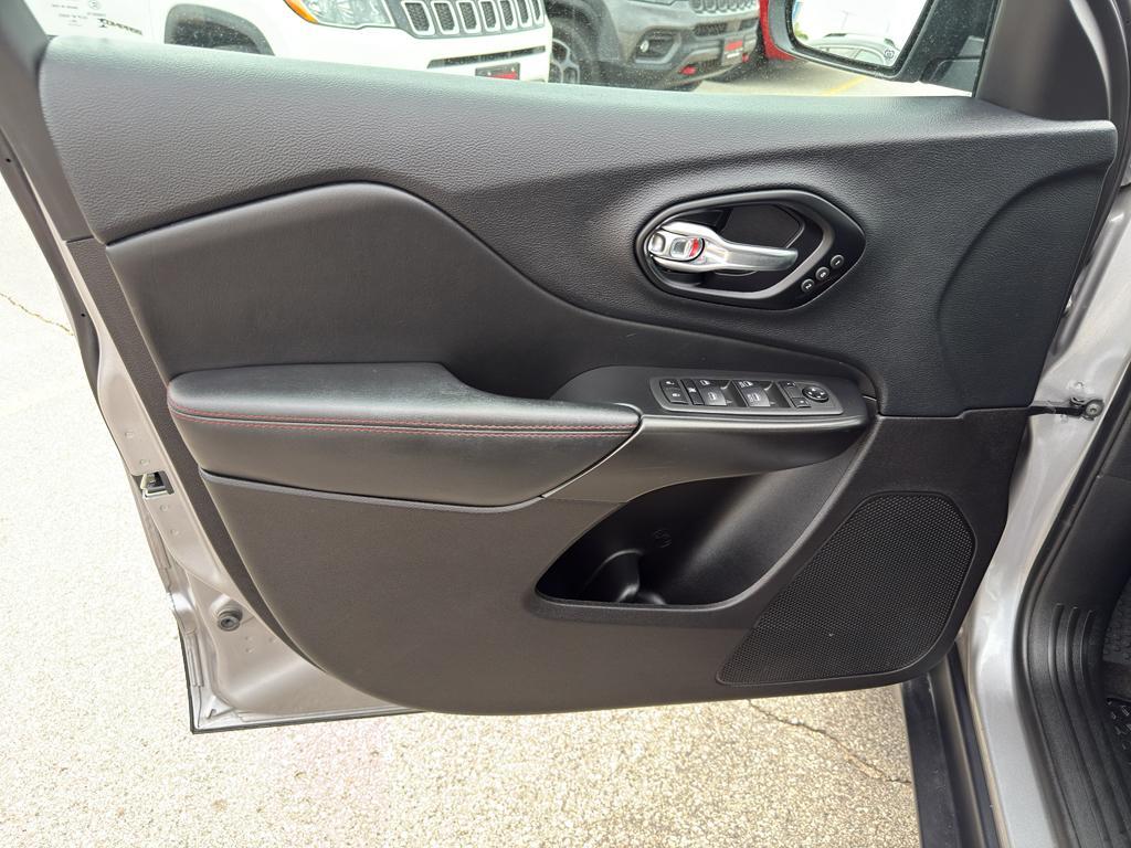 used 2022 Jeep Cherokee car, priced at $27,495