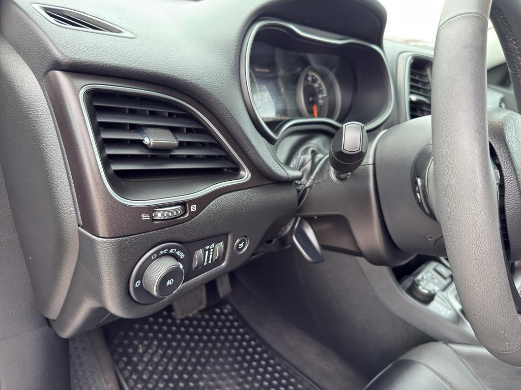 used 2022 Jeep Cherokee car, priced at $27,495