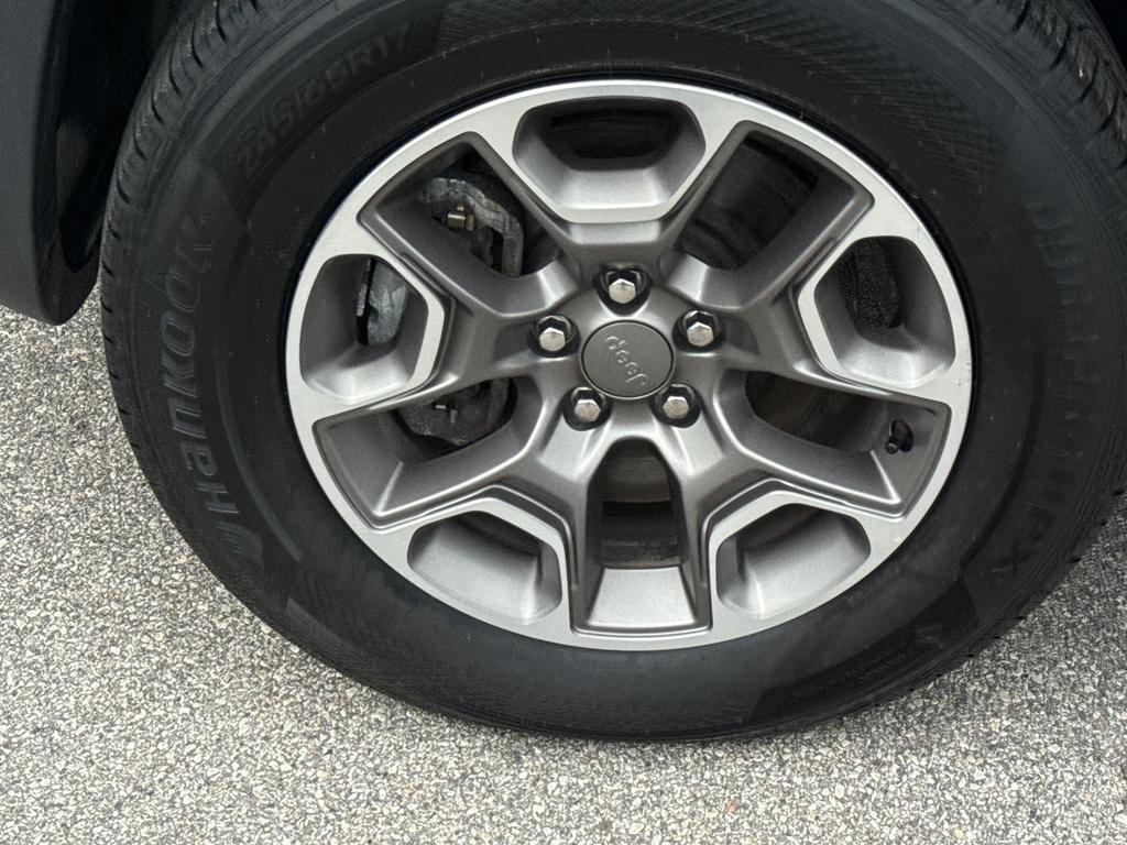 used 2022 Jeep Cherokee car, priced at $27,495