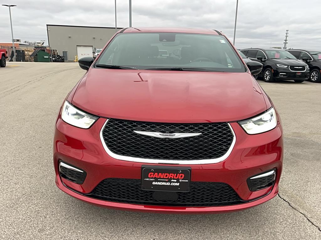 new 2025 Chrysler Pacifica car, priced at $43,721