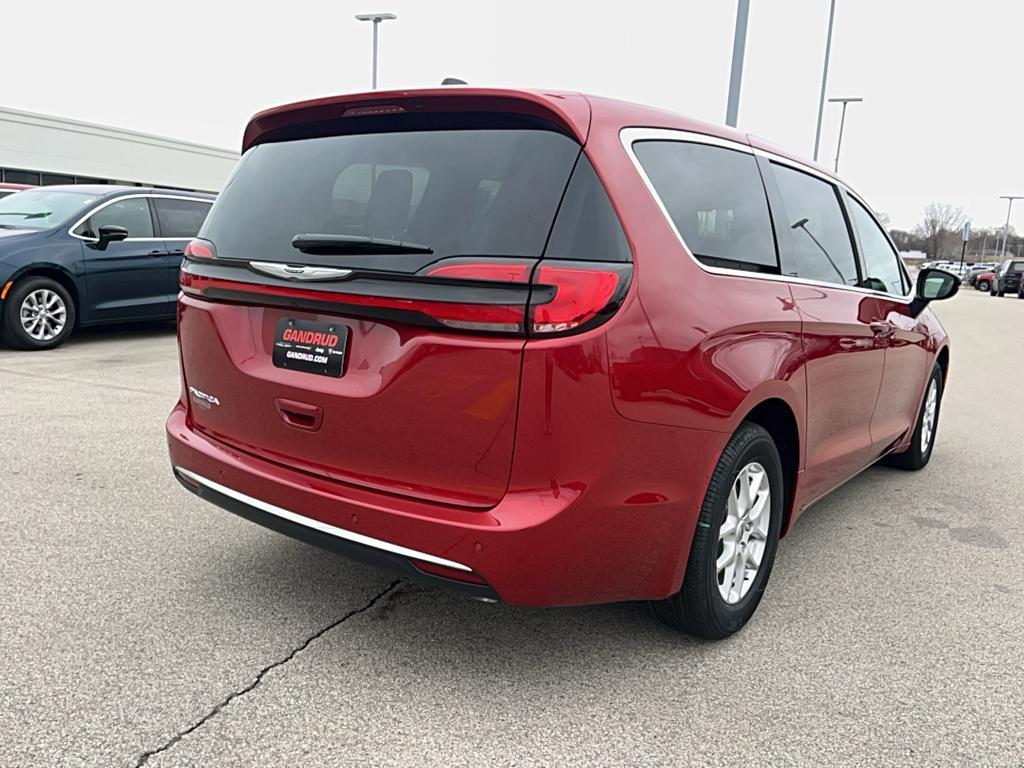 new 2025 Chrysler Pacifica car, priced at $43,721