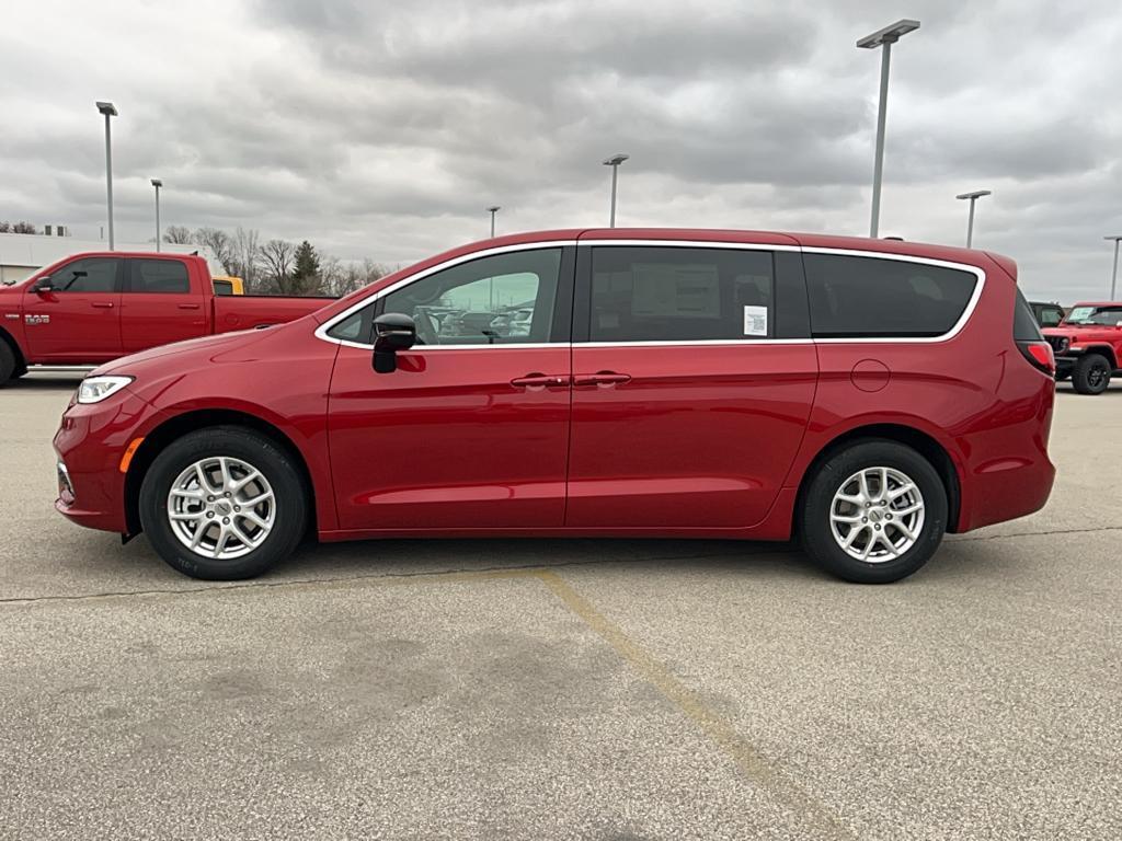 new 2025 Chrysler Pacifica car, priced at $43,721