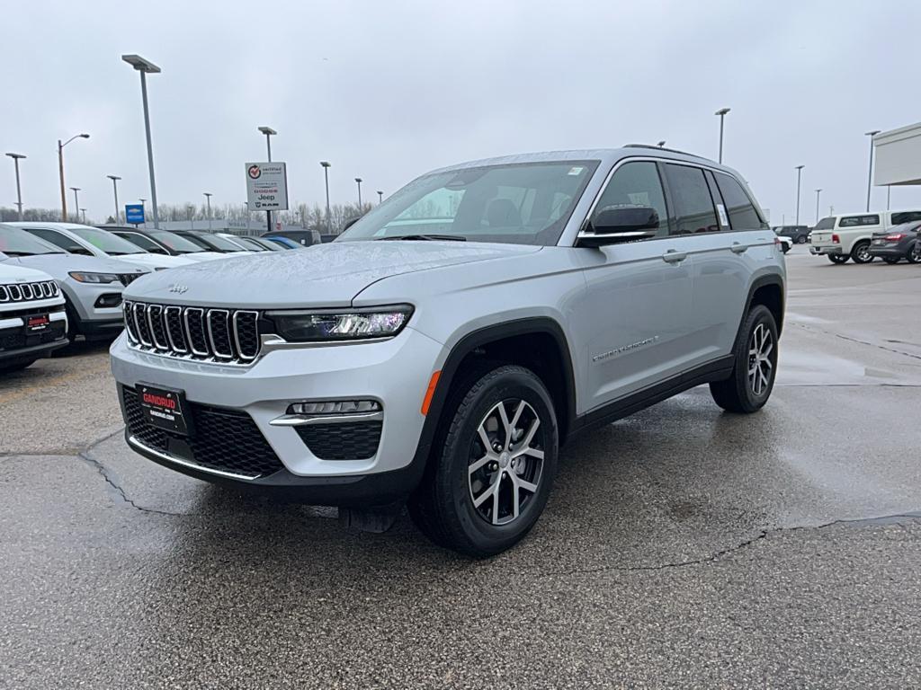 new 2025 Jeep Grand Cherokee car, priced at $48,701