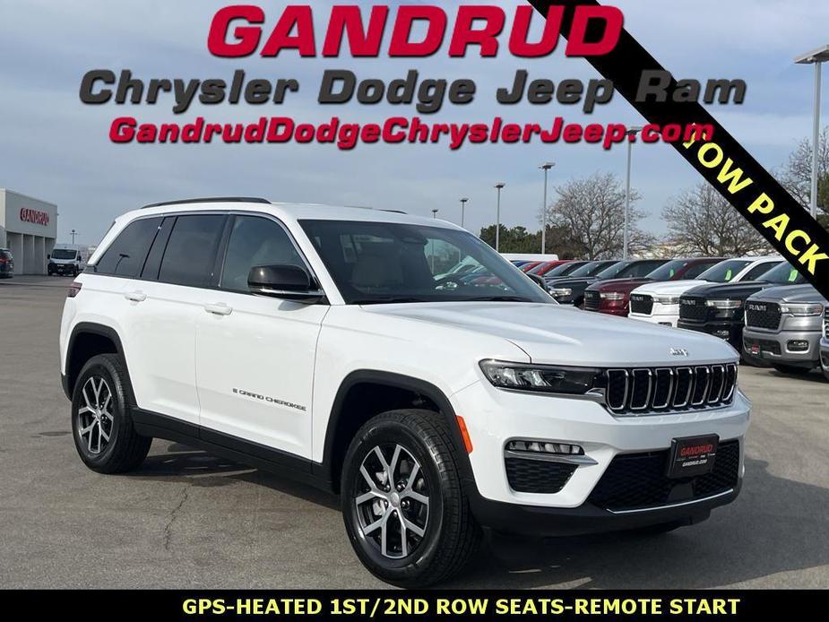 new 2025 Jeep Grand Cherokee car, priced at $46,902