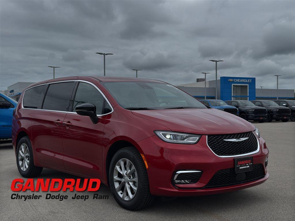 new 2025 Chrysler Pacifica car, priced at $46,938