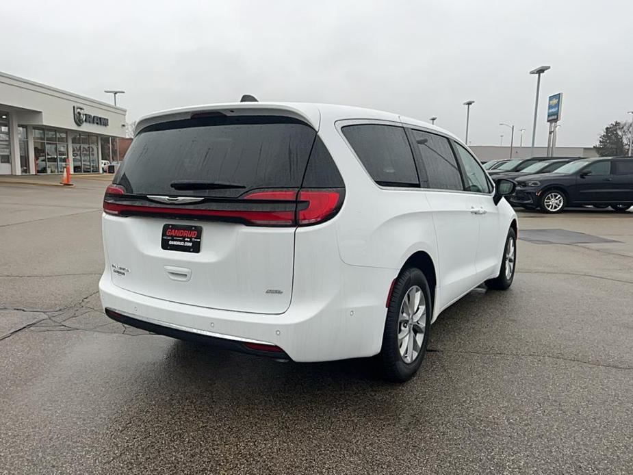 new 2025 Chrysler Pacifica car, priced at $47,345