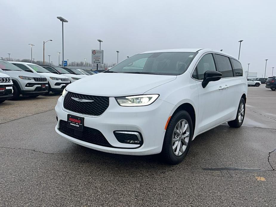 new 2025 Chrysler Pacifica car, priced at $47,345